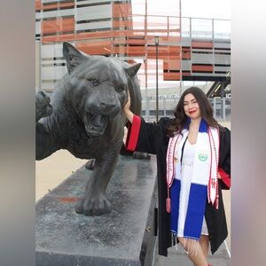 Meet your Posher, Anna
Just a teacher trying to make a few more bucks.